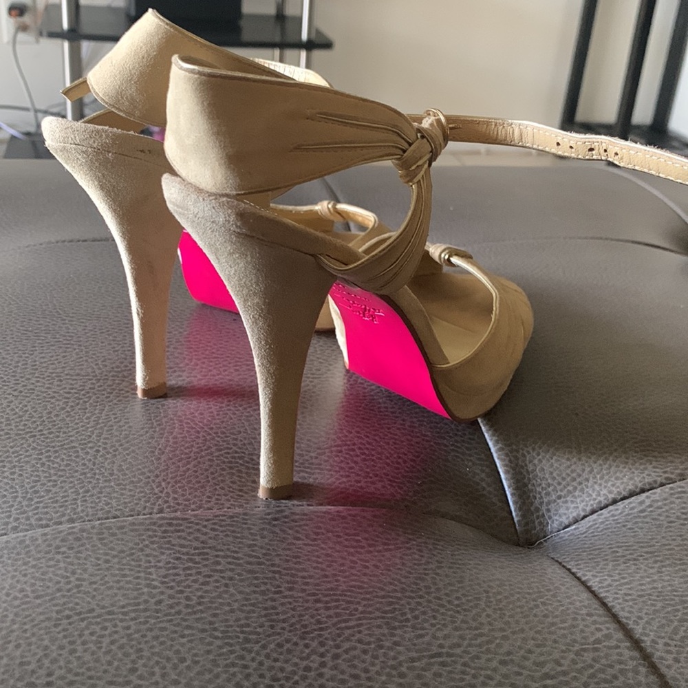 Betsey Johnson Gold Platform Heels Hot Pink Soles Size 10 👠🩷💛